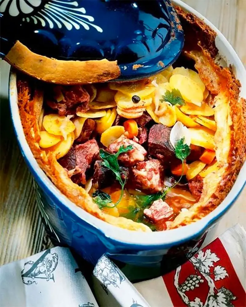 Le Baeckeoffe : Une Épopée Culinaire d'Alsace