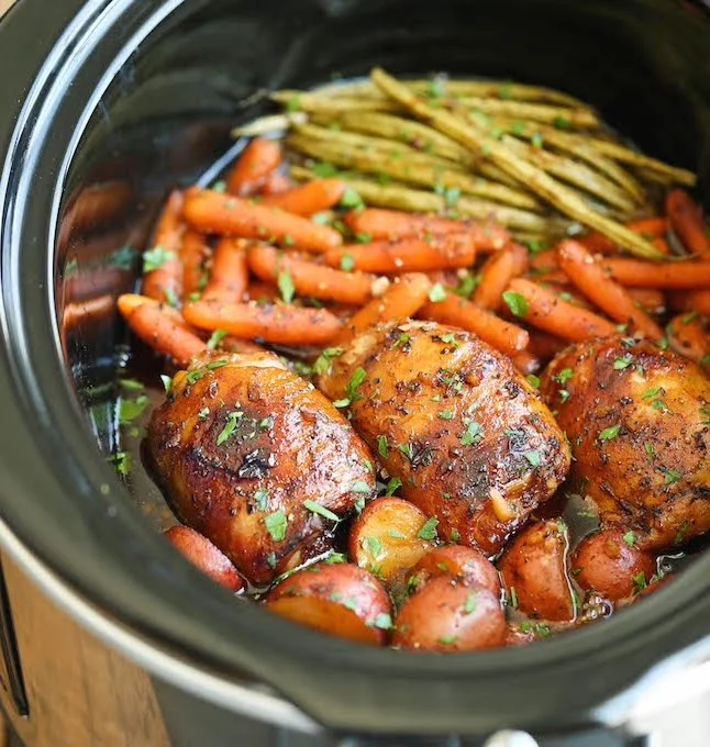 Un Festin de Douceur et de Saveur : Poulet au Miel avec Légumes Mijotés