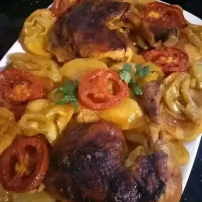 Pommes de terre rôties au four avec poulet savoureux