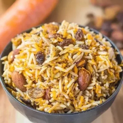 Salade de riz sucrée-salée au safran