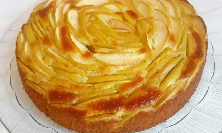 Gâteau aux Pommes : Un Voyage Gourmand au Coeur de l&rsquo;Histoire et des Saveurs