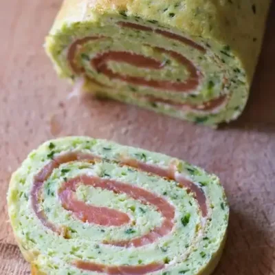 Roulé de Génoise aux Courgettes et Saumon Fumé