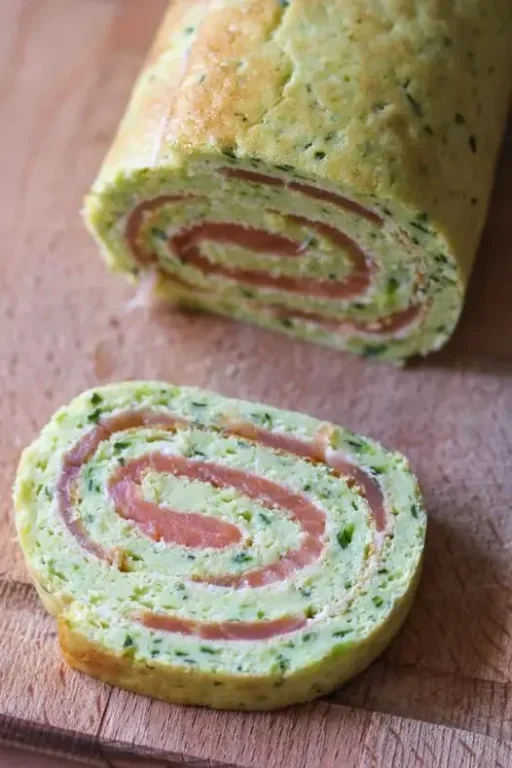 Roulé de Génoise aux Courgettes et Saumon Fumé