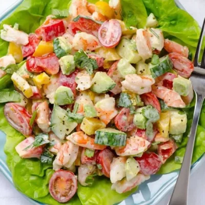 Salade de Crevettes et Avocat Méditerranéenne