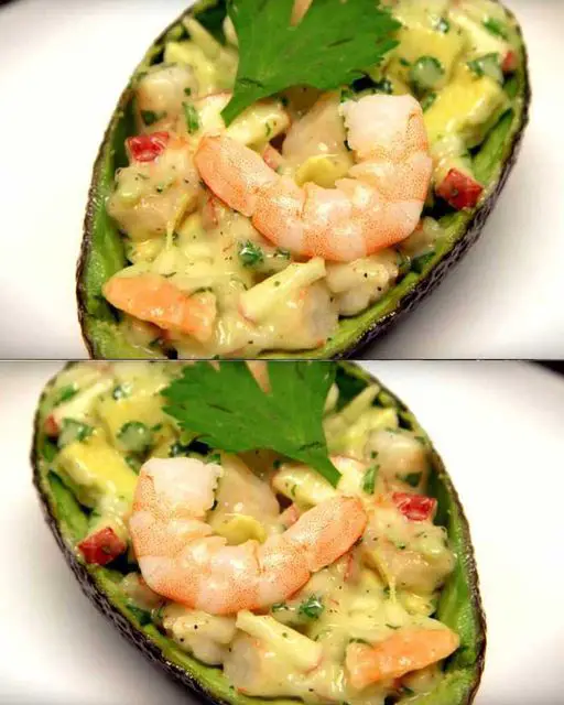 Avocat farci aux crevettes et à la pomme