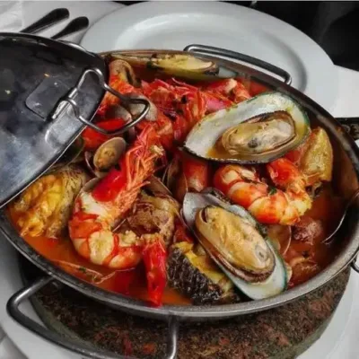 Cataplana de Fruits de Mer : Saveurs Maritimes