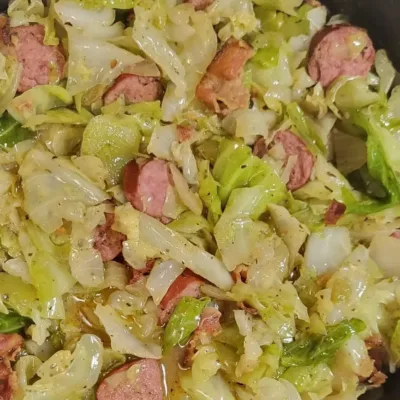 Chou Sauté au Bacon : Recette Traditionnelle Savoureuse