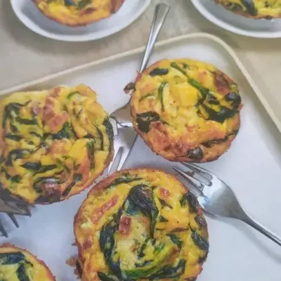 Frittatas Ricotta, Épinards et Poulet Fumé