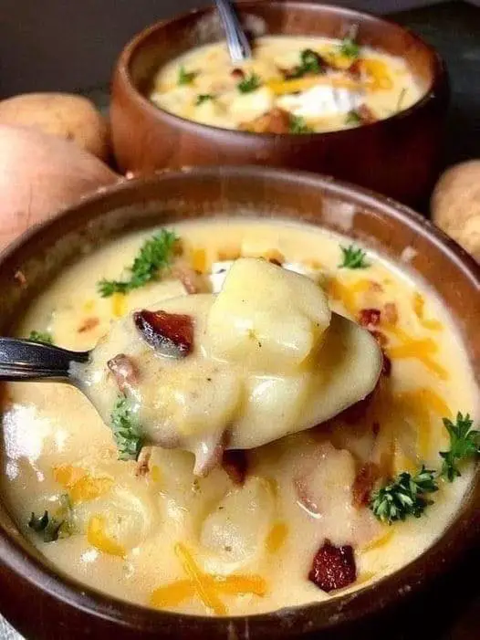 Le Velouté de Pommes de Terre à l'Oignon: Un Voyage Gastronomique