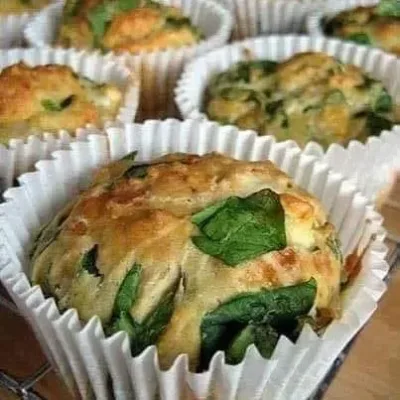 Muffins Feta, Cheddar et Épinards Savoureux