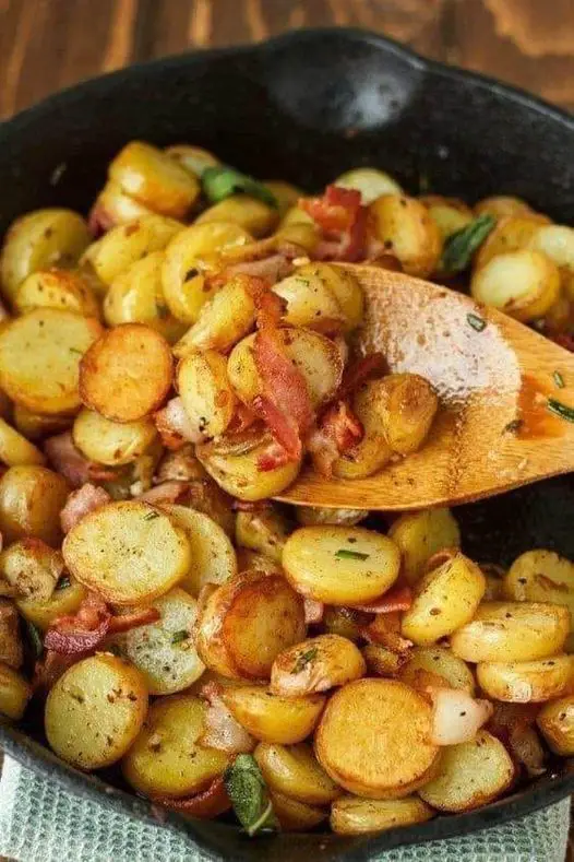Pommes de Terre Sautées au Bacon : Un Voyage Culinaire à Travers le Temps