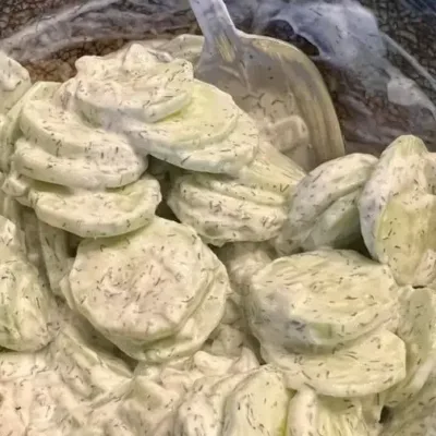 Salade de Concombre Crémeuse Keto : Fraîcheur Assurée