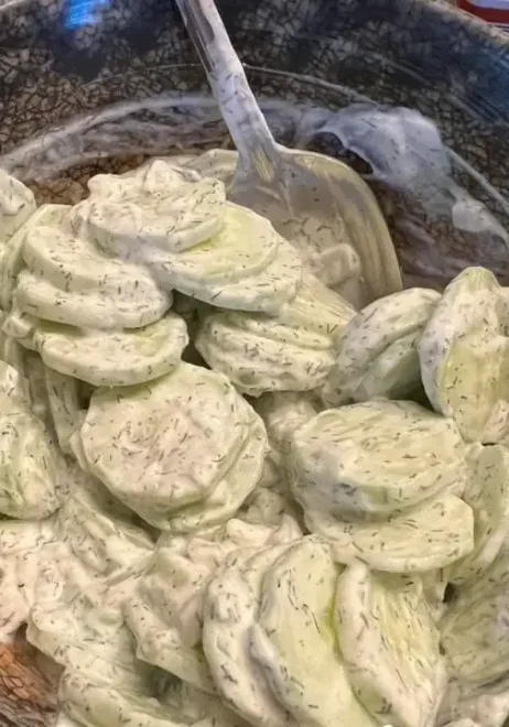 Salade de Concombre Crémeuse Keto-Friendly : Fraîcheur et Saveur dans Chaque Bouchée