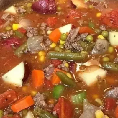 Soupe Réconfortante aux Légumes et Bœuf Haché