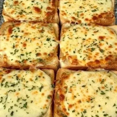 Texas Toast au Fromage : Un Délice Croustillant