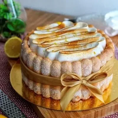 Charlotte au Citron Meringuée : Élégance et Saveurs