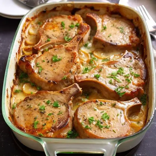 Côtelettes de Porc avec Pommes de Terre Festonnées