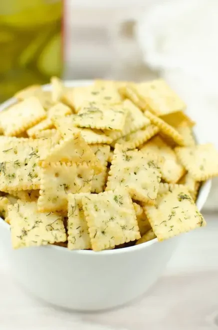 Dill Pickle Saltines : Une Fusion Croustillante et Savoureuse