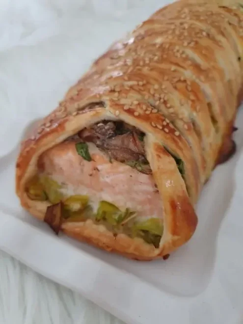Feuilleté au Saumon, Poireaux et Champignons: Un Voyage Culinaire