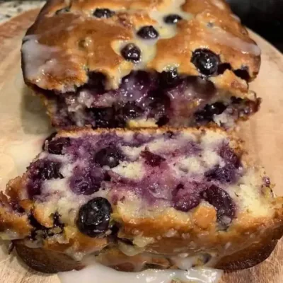 Gâteau Moelleux Citron et Myrtilles : Délice Aérien