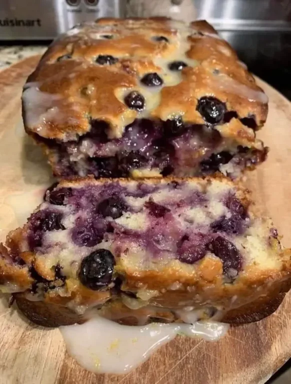 Gâteau Moelleux Citron et Myrtilles : Délice Aérien