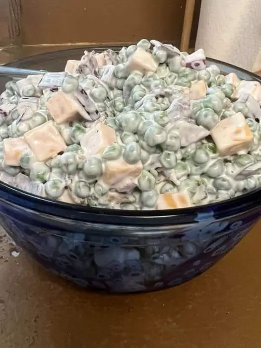 L'Éclatant Délice Printanier : Salade Crémeuse aux Petits Pois