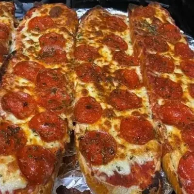 Pain à l'ail et au pepperoni fait maison