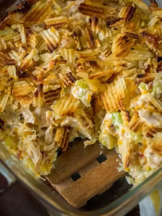 Casserole de Salade de Poulet Croustillante
