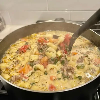 Soupe de Saucisse et Tortellini : Un Délice Italien
