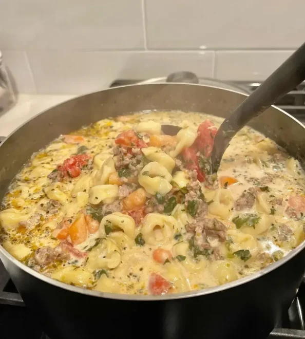 Sausage and Tortellini Soup: Une Symphonie de Saveurs