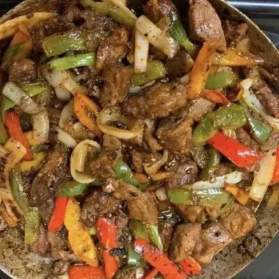 Sauté Asiatique au Bœuf et Poivrons
