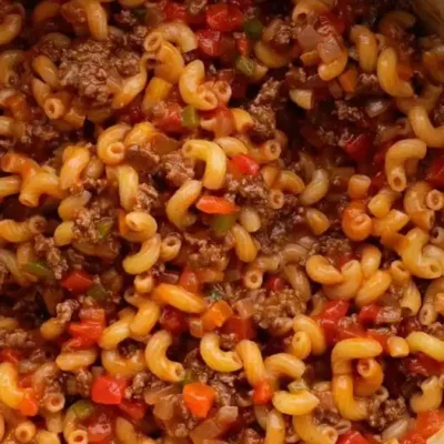 Gratin de Goulash au Fromage : Un Délice Réconfortant