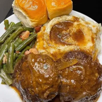 Hamburger Steaks à la Sauce Oignon : Recette Savoureuse