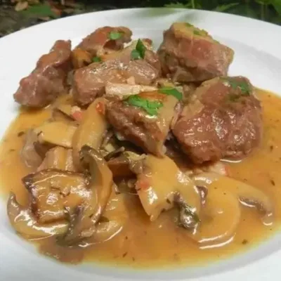 Joues de Porc aux Champignons : Recette Savoureuse