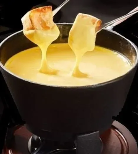 Savourez la Fondue Normande : un délice crémeux
