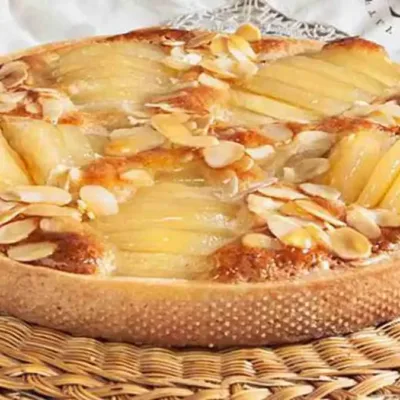 Tarte aux Poires à l'Amande : Un Délice Élégant