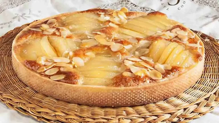 Tarte aux Poires à l'Amande : Un Délice Élégant