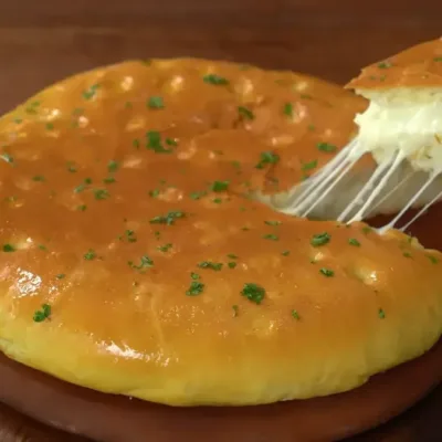 Pain Moelleux aux Pommes de Terre et Fromage