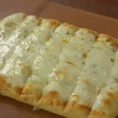 Pain à l'Ail et au Fromage avec Miel