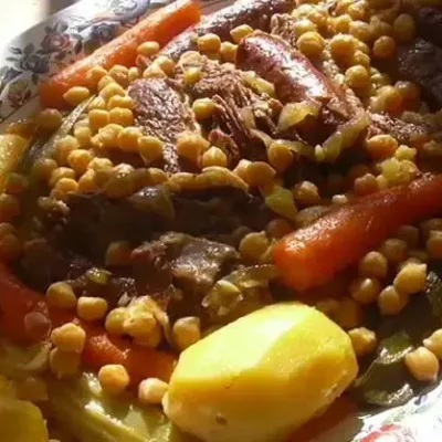 Pot-au-feu Espagnol : Réconfort et Saveurs
