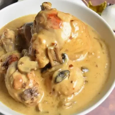 Poulet à la Crème et Champignons Savoureux