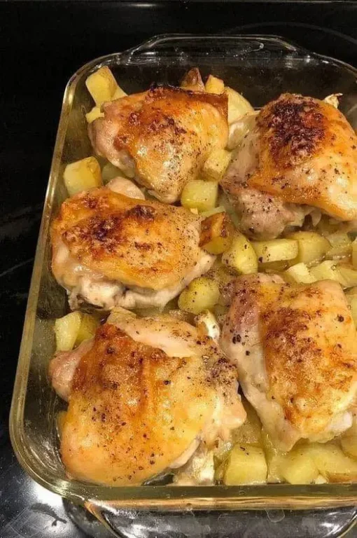 Poulet Rôti à l'Ail et Pommes de Terre Savoureux
