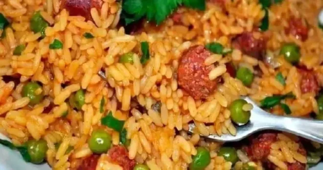 Riz aux Saucisses et Petits Pois