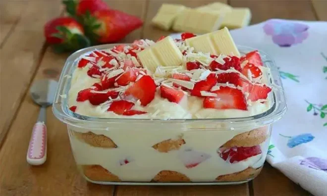 Tiramisu aux Fraises et Chocolat Blanc
