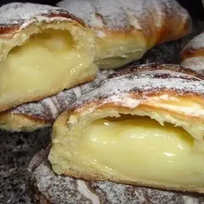 Brioches à la Crème Pâtissière et Amandes