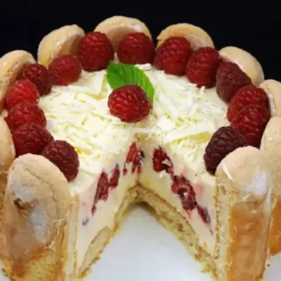 Charlotte chocolat blanc et framboises