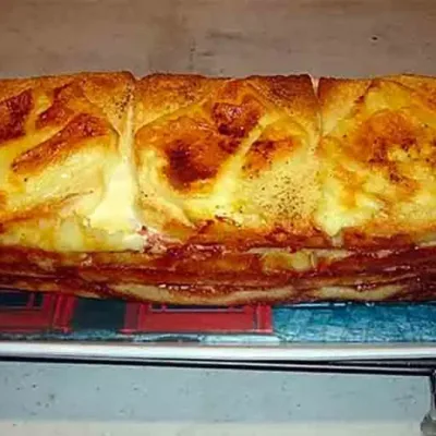 Savourez le Croque Cake à la Raclette