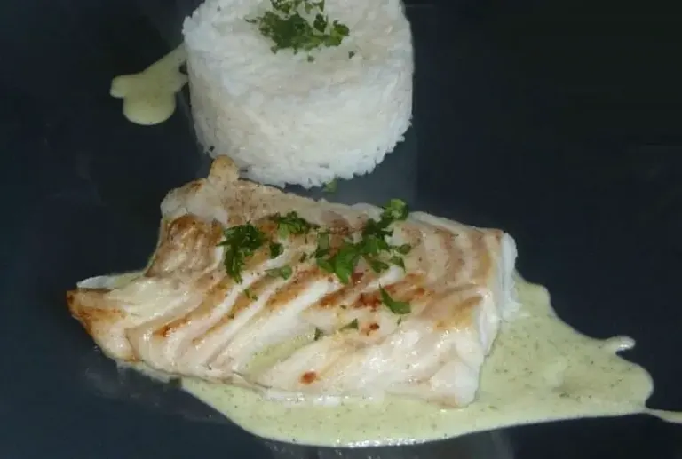 Dos de Cabillaud en Sauce Crémeuse d’Ail