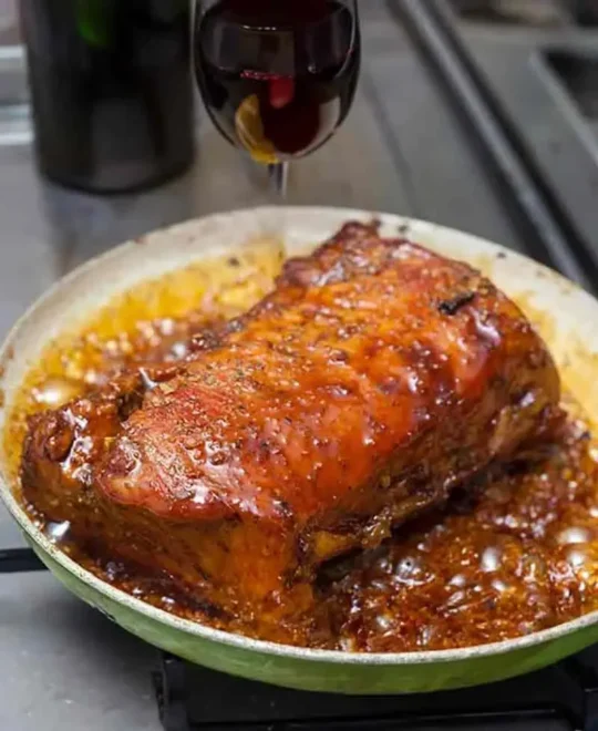 Échine de Porc Confit, Purée d’Oignon et Pommes de Terre
