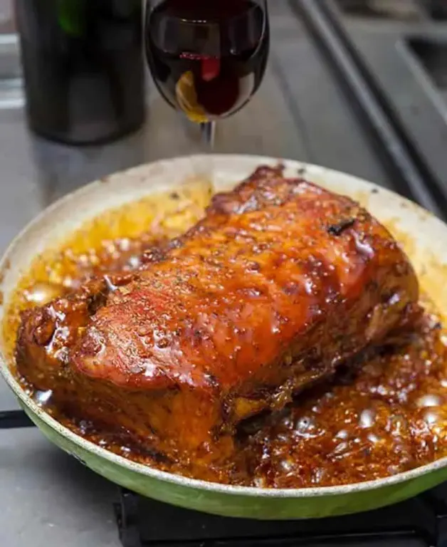 Échine de Porc Confit, Purée d’Oignon et Pommes de Terre